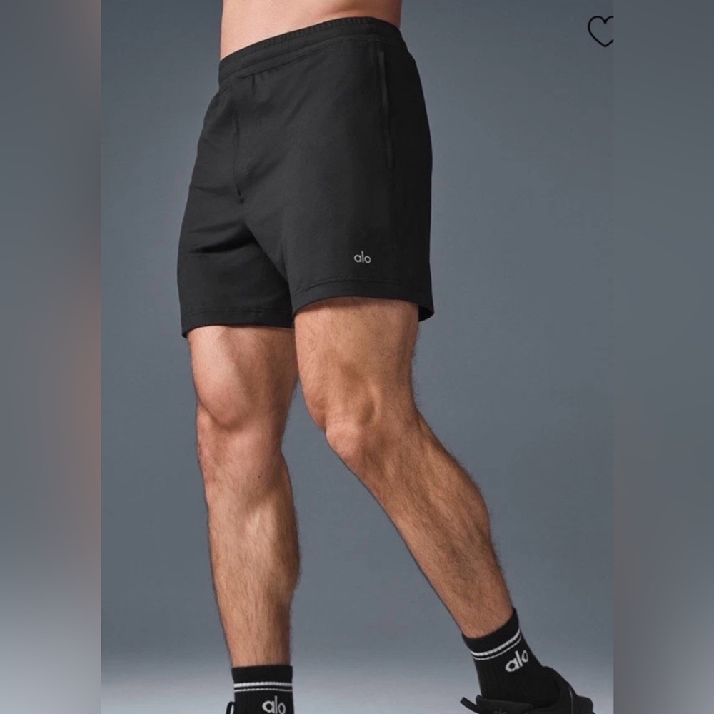 RESTOCK ALO Yoga Mens “Conquer React Performance” Short 7” Inseam (M) BESTSELLER
